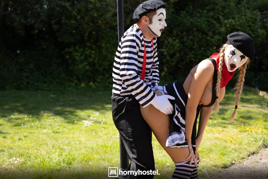 Mime sex in the park