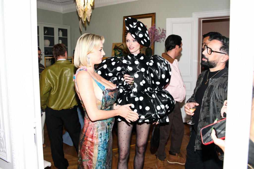 Caroline Vreeland big side boob at a cocktail party