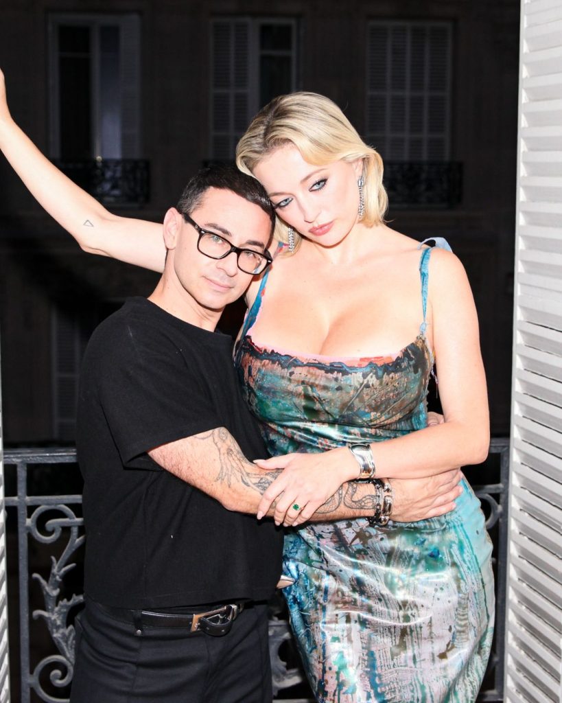 Even more of a close up view of short man next to Caroline Vreeland's big boobs