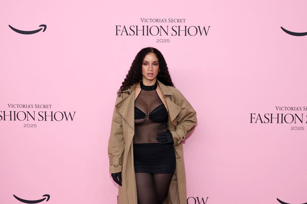 Somewhat closer view of Dascha Polanco