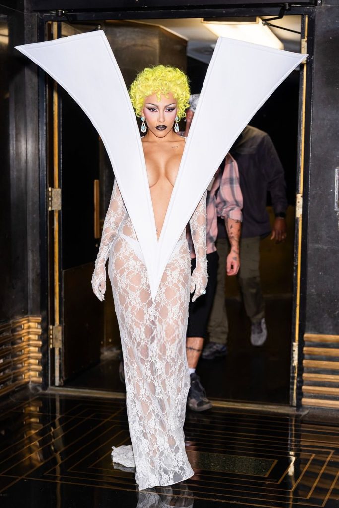 Similar photo of Doja Cat walking inside