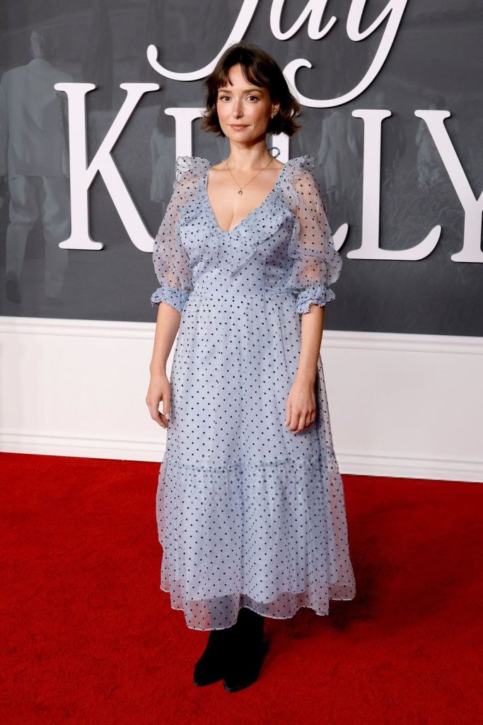 Slightly different side angle of Milana Vayntrub