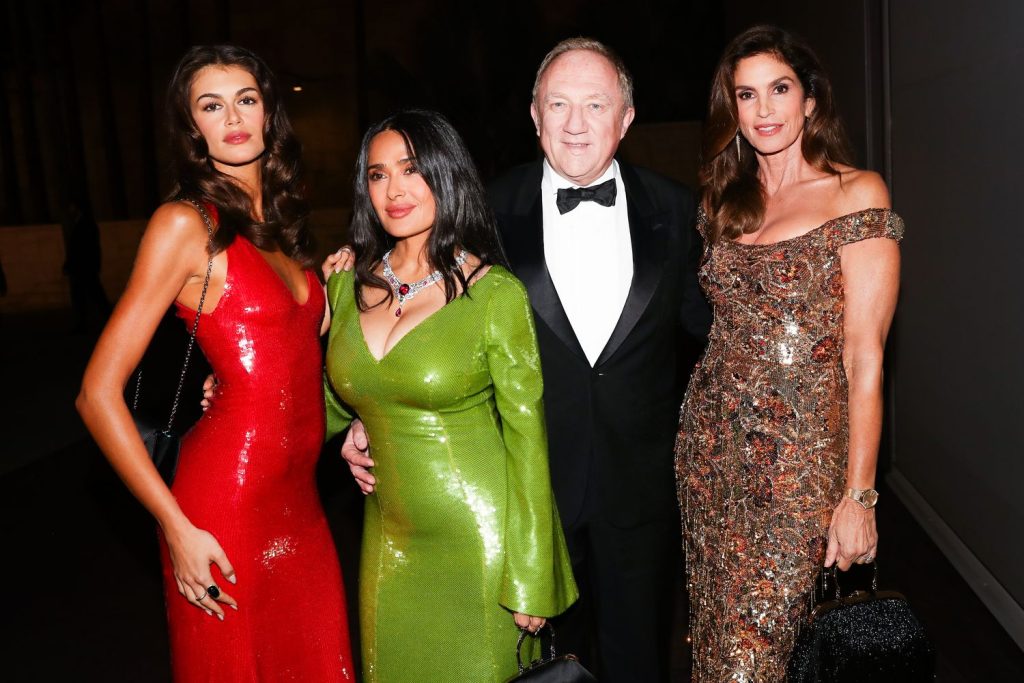 Group photo of Salma Hayek, her husband, Cindy Crawford and Kaia Gerber