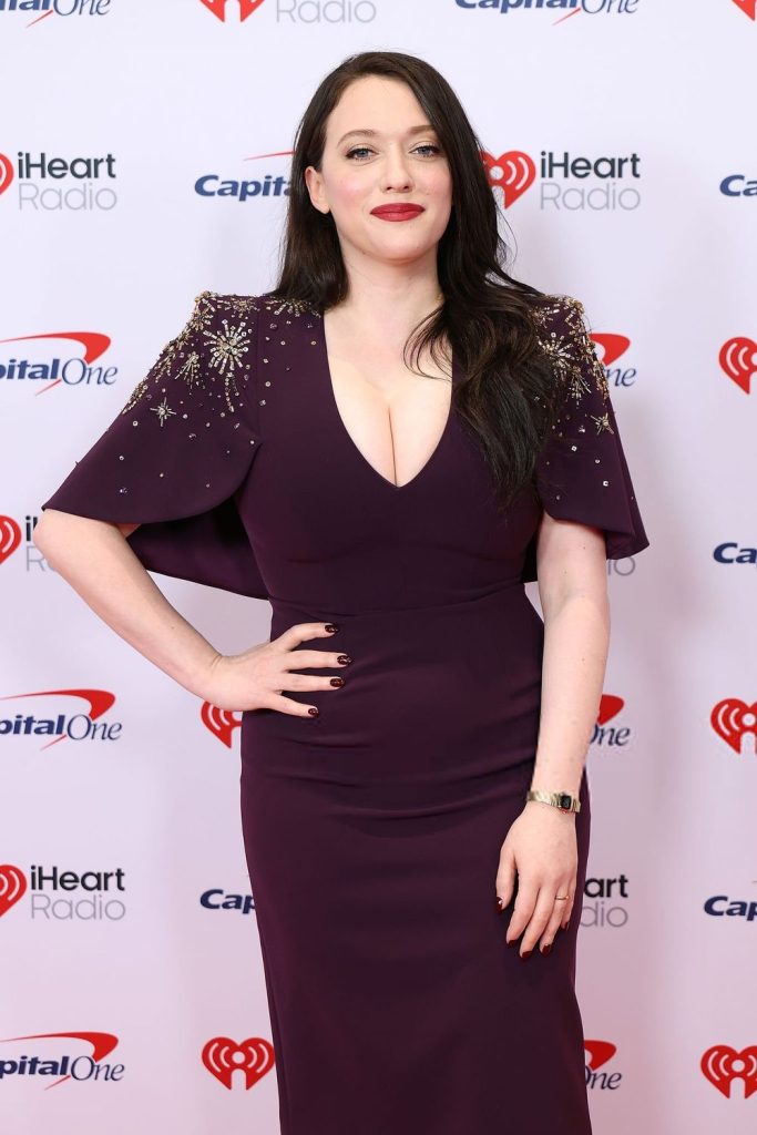 Closer view of Kat Dennings posing with one hand on her hip