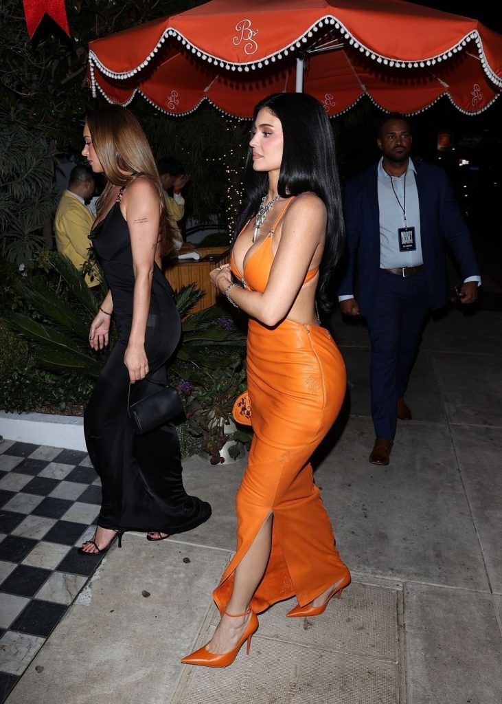 Side view of Kylie Jenner walking into a restaurant with another woman