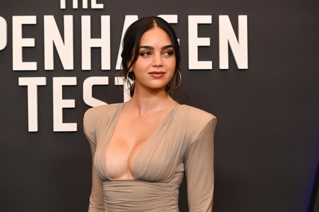 Close up of Melissa Barrera from chest up turning her head