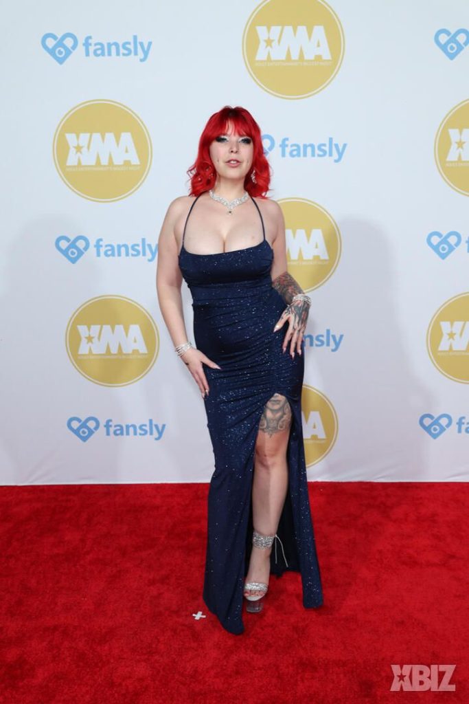 Frontal of porn star in sexy dress on the red carpet